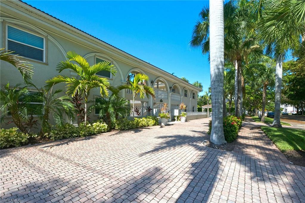 CASTLETON GARDENS - Residential