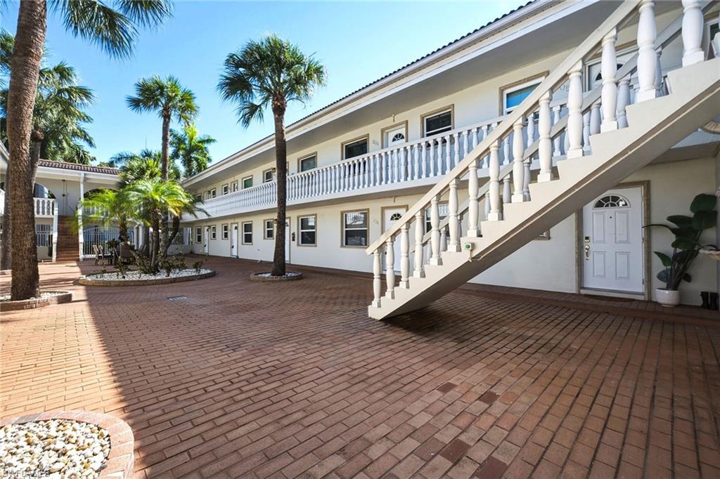 CASTLETON GARDENS - Residential