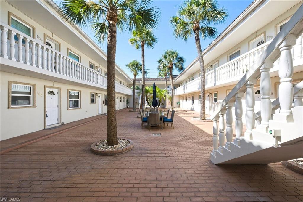 CASTLETON GARDENS - Residential