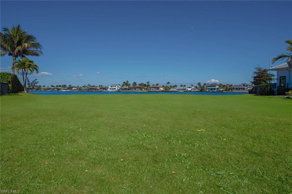 MARCO BEACH - Land