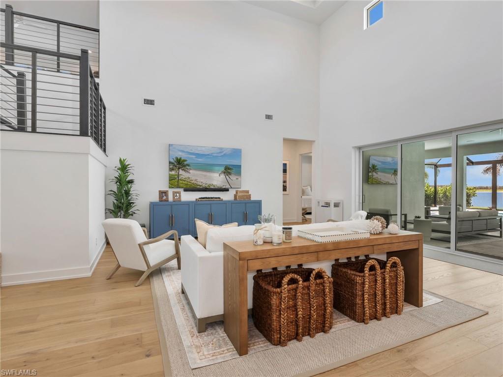 SEVEN SHORES - Residential