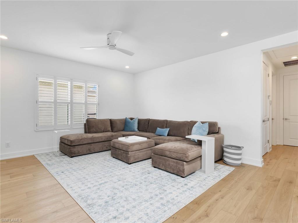 SEVEN SHORES - Residential