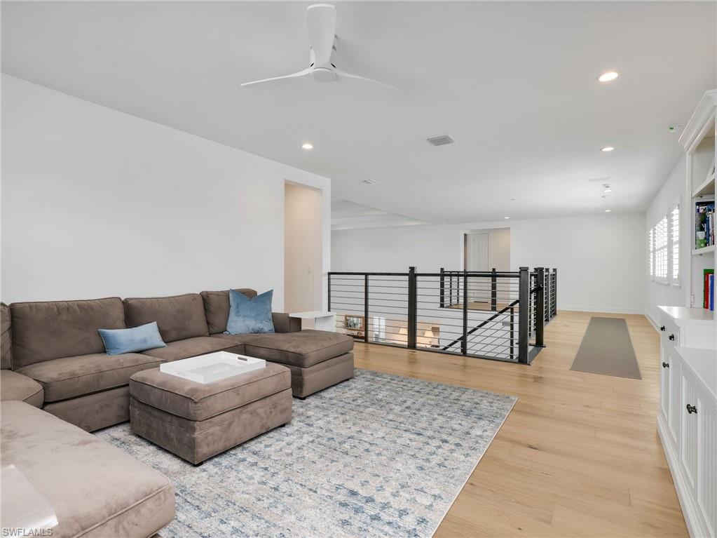 SEVEN SHORES - Residential