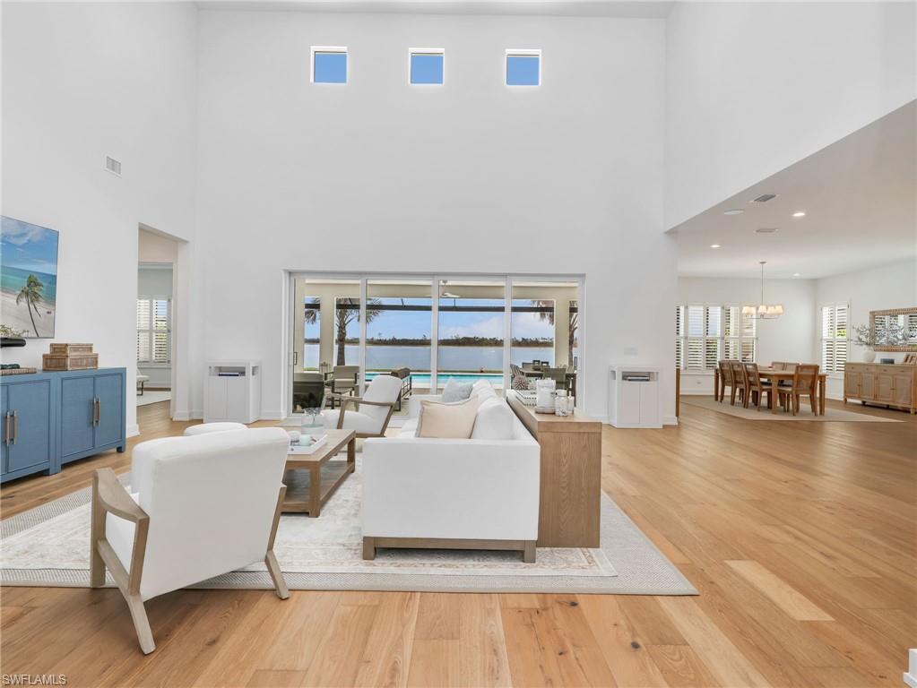 SEVEN SHORES - Residential
