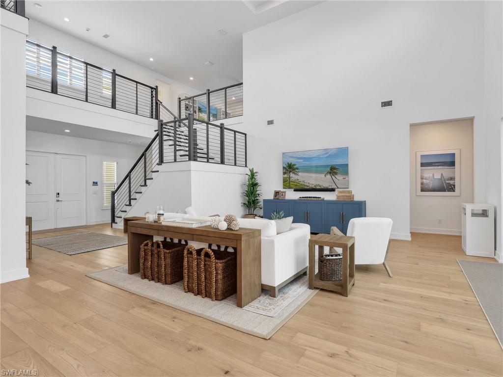 SEVEN SHORES - Residential