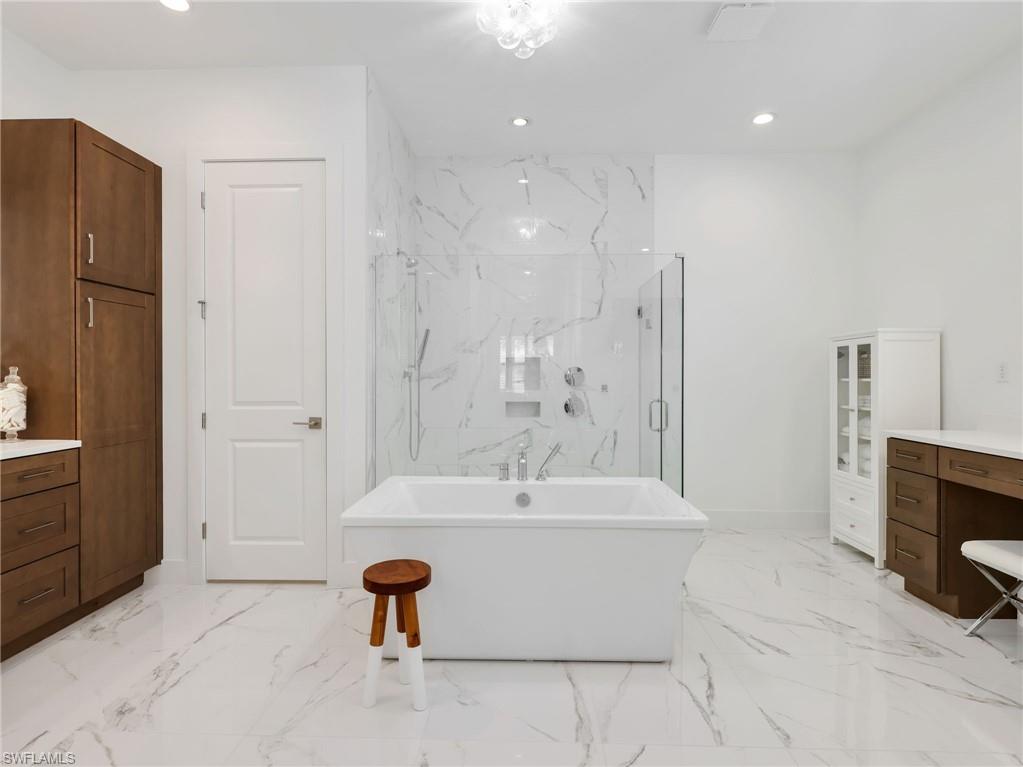 SEVEN SHORES - Residential