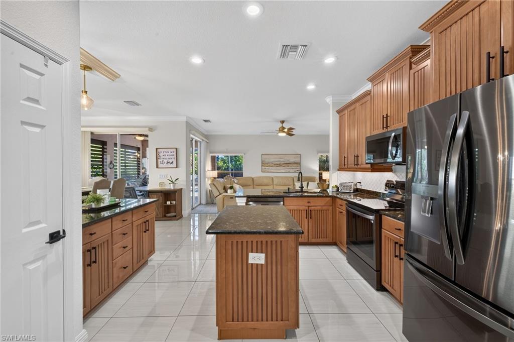 MAGNOLIA LAKES - Residential