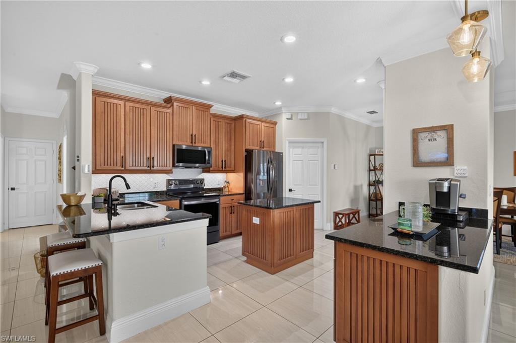 MAGNOLIA LAKES - Residential