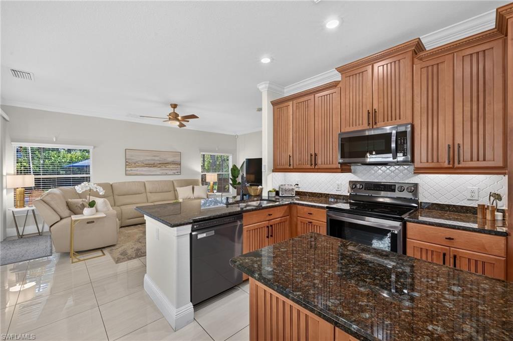 MAGNOLIA LAKES - Residential