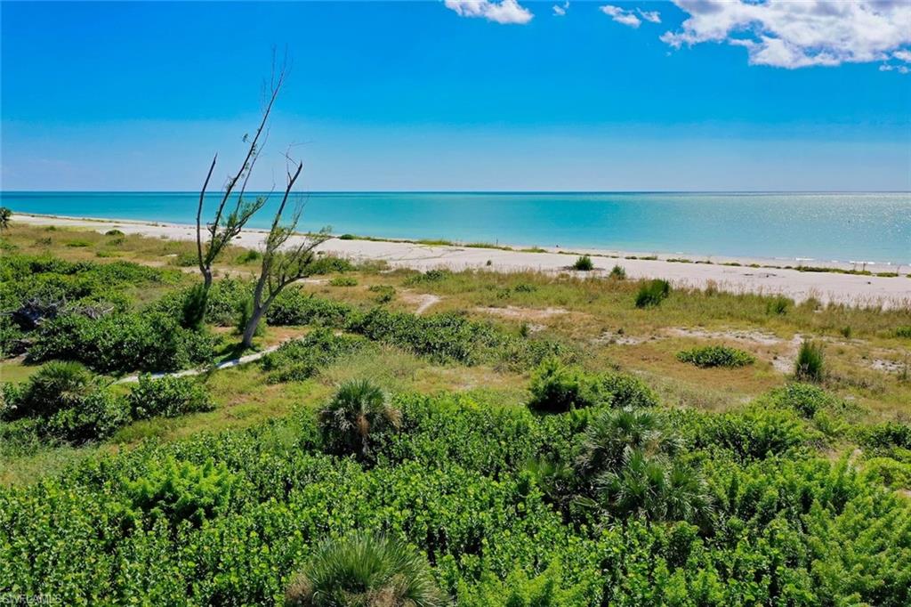 CHATEAUX SUR MER UNREC - Land