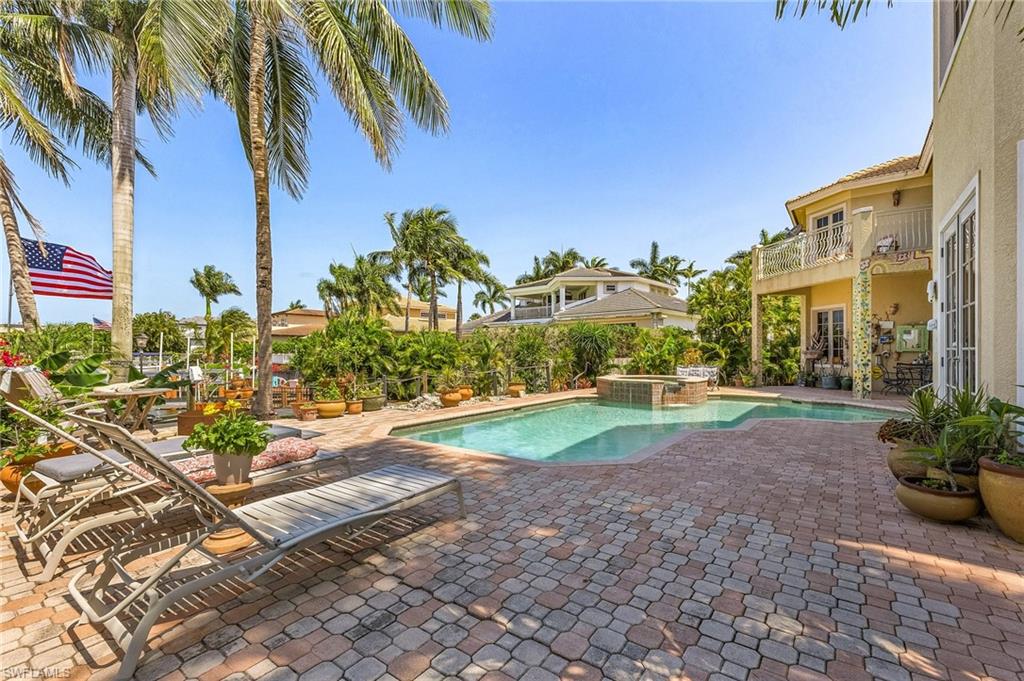 MOORINGS - Residential
