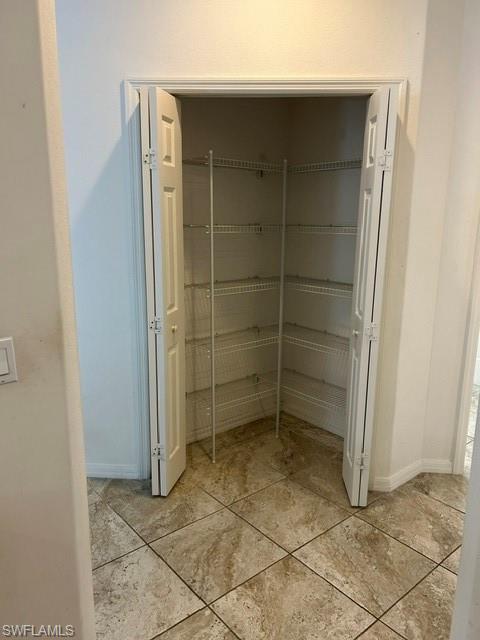MANDALAY - Residential Lease