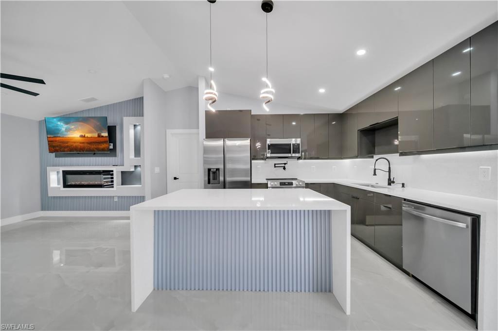 CAPE CORAL - Residential