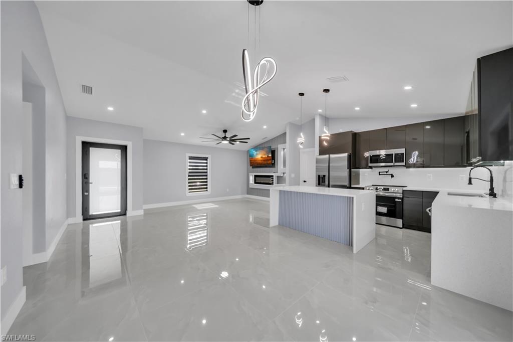 CAPE CORAL - Residential