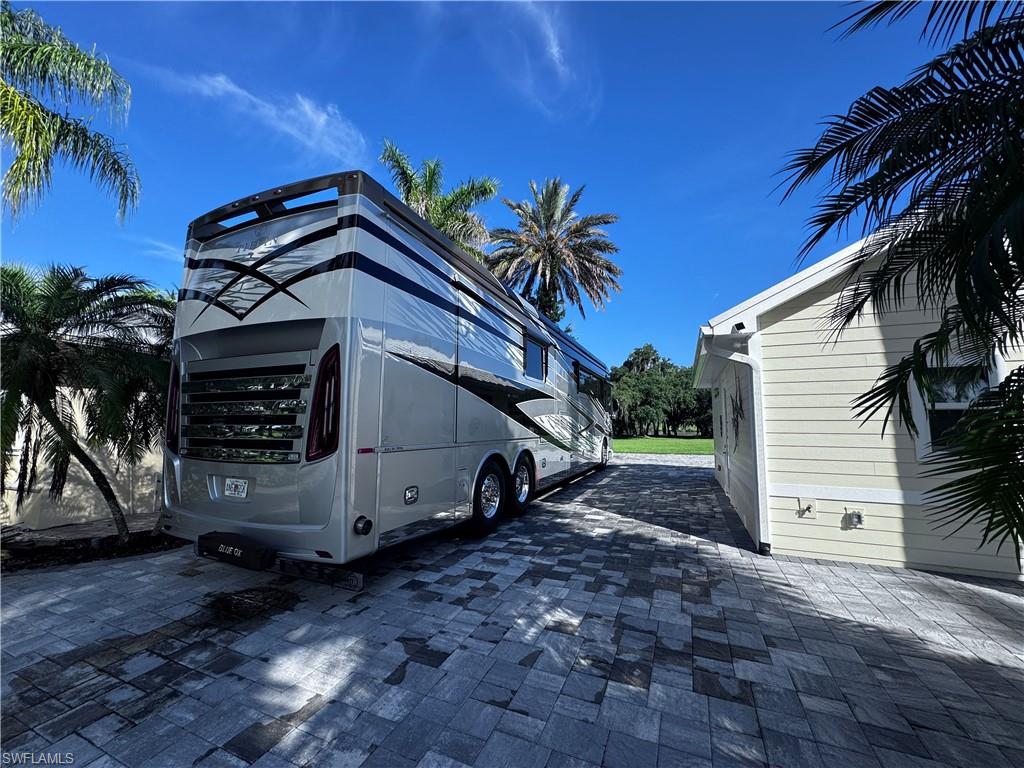 RIVERBEND MOTORCOACH RESORT - Land