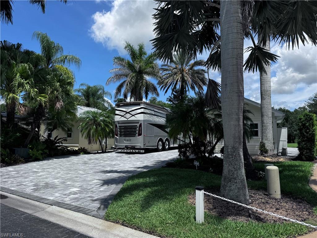 RIVERBEND MOTORCOACH RESORT - Land
