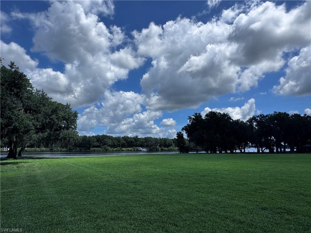RIVERBEND MOTORCOACH RESORT - Land