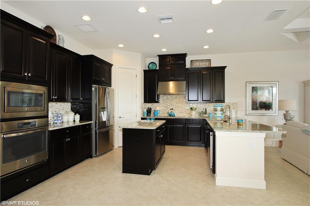 COUNTRY CLUB - Residential
