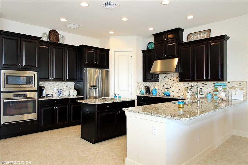 COUNTRY CLUB - Residential