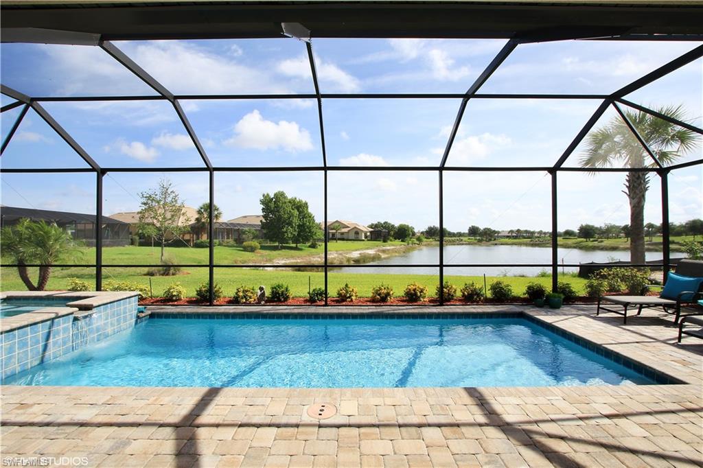 COUNTRY CLUB - Residential