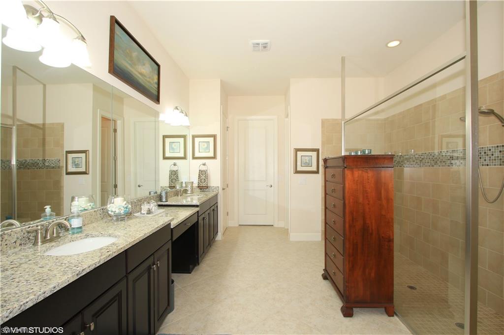COUNTRY CLUB - Residential
