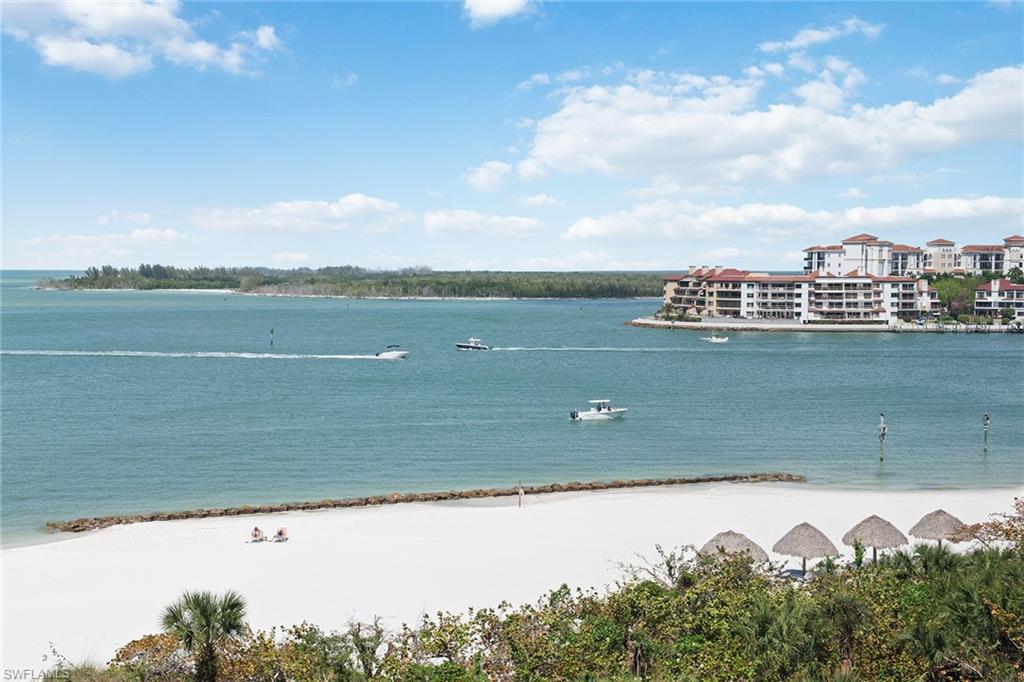 ROYAL MARCO POINT - Residential