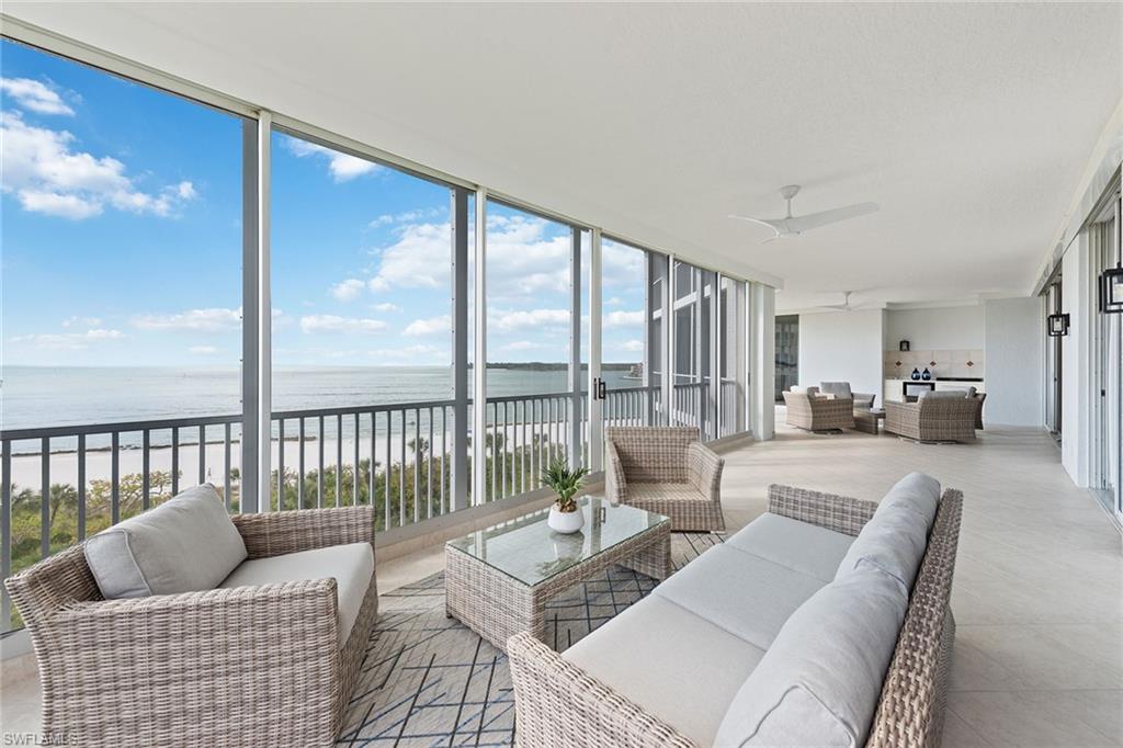 ROYAL MARCO POINT - Residential