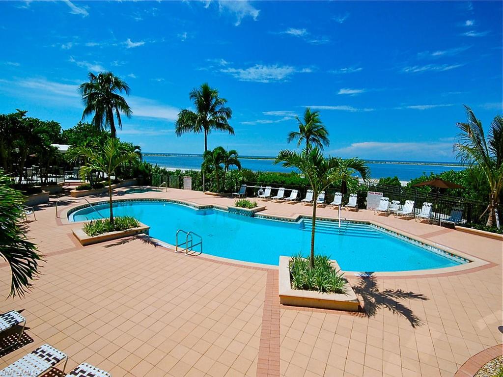 HIDEAWAY BEACH - Land