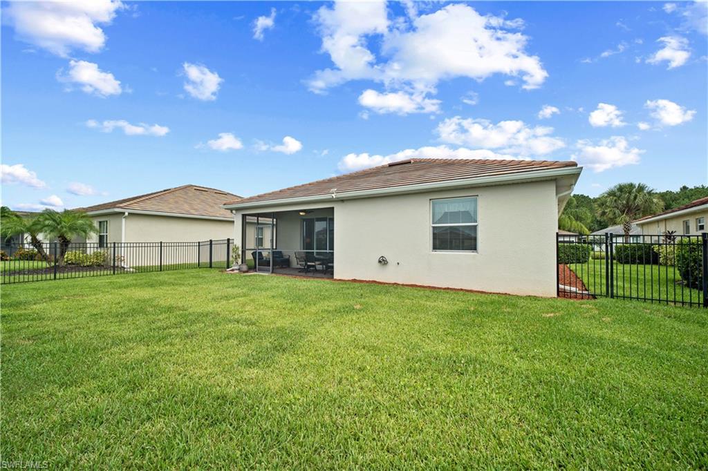 HAMPTON LAKES - Residential