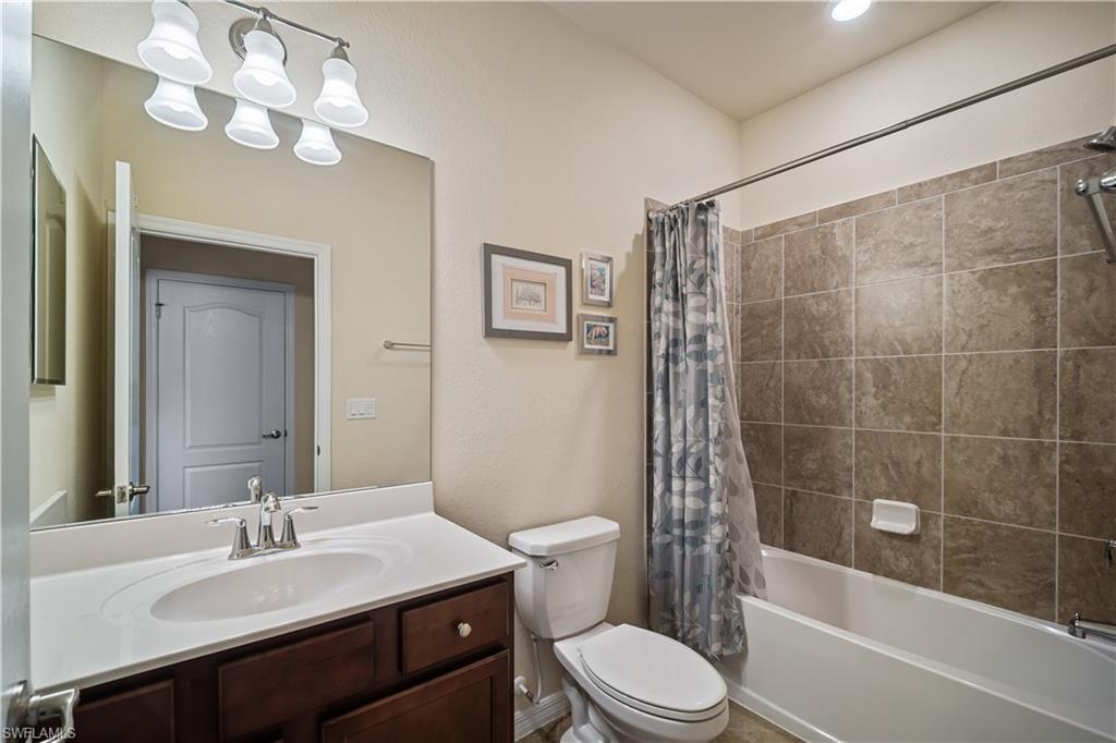 HAMPTON LAKES - Residential