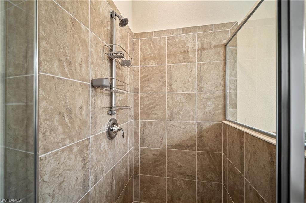 HAMPTON LAKES - Residential