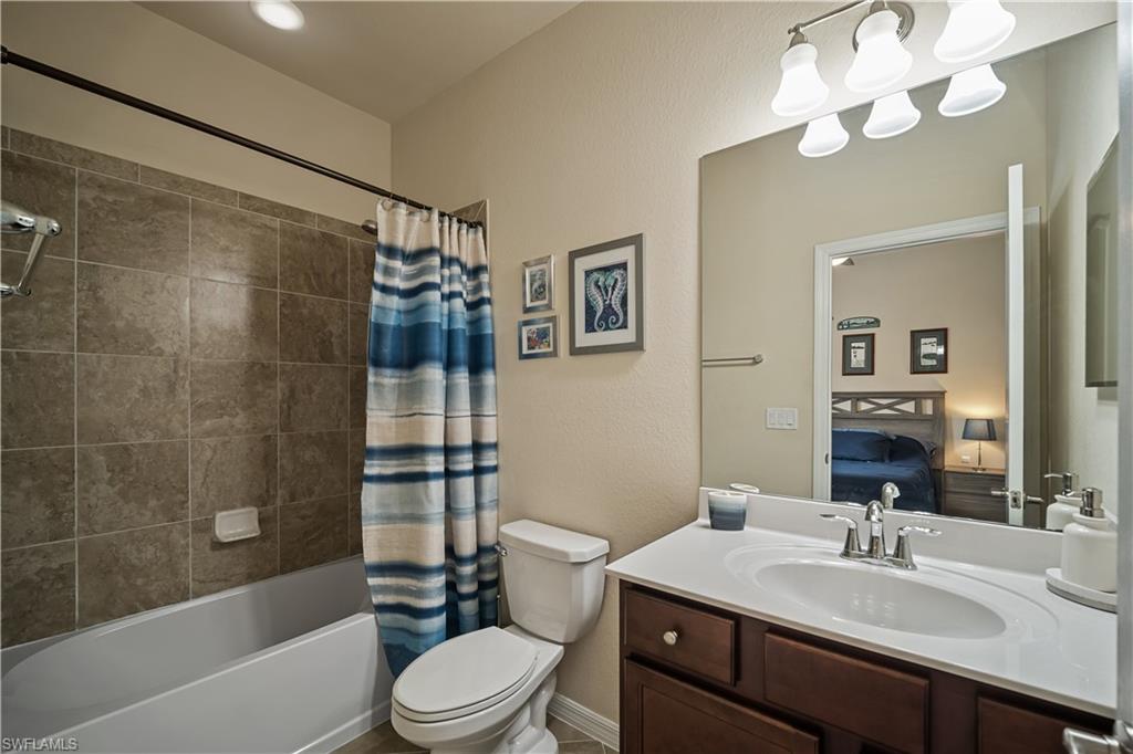 HAMPTON LAKES - Residential