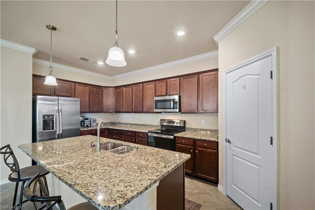 HAMPTON LAKES - Residential