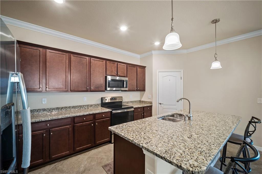 HAMPTON LAKES - Residential
