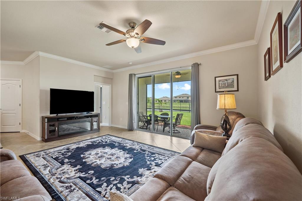 HAMPTON LAKES - Residential