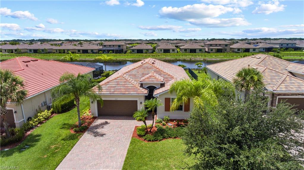 HAMPTON LAKES - Residential