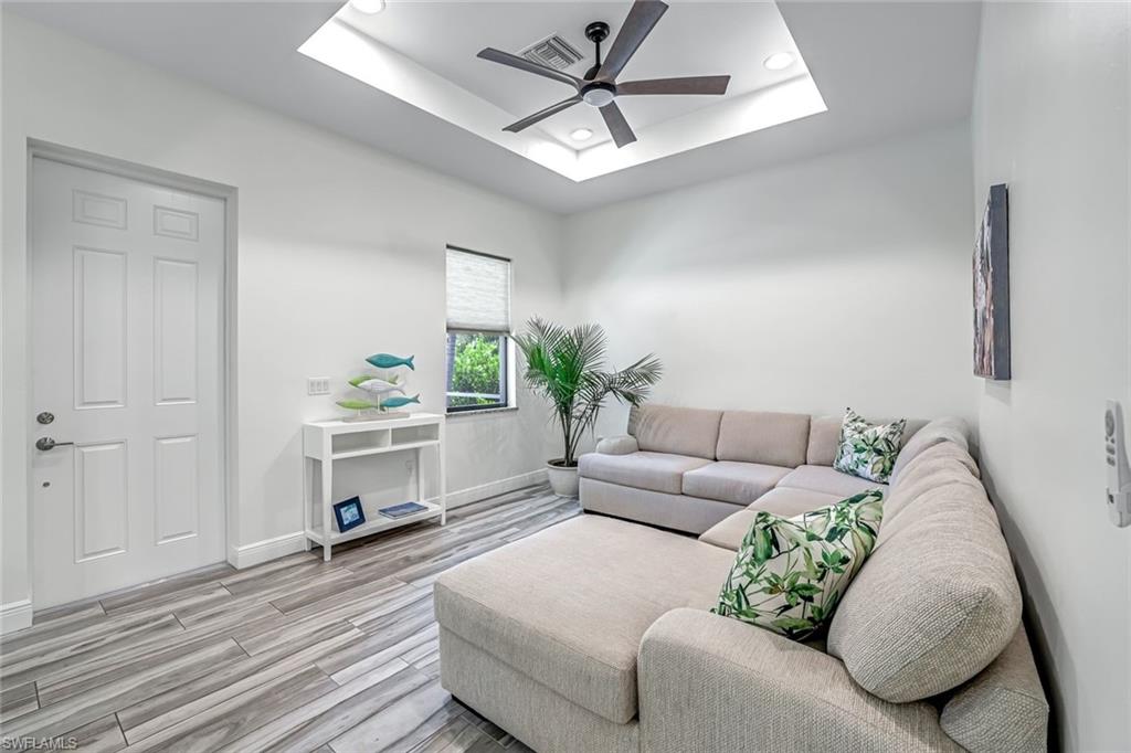 LAKE KELLY - Residential