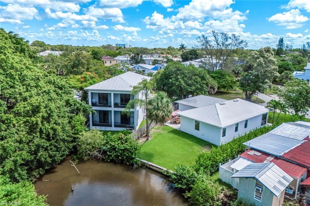 LAKE KELLY - Residential