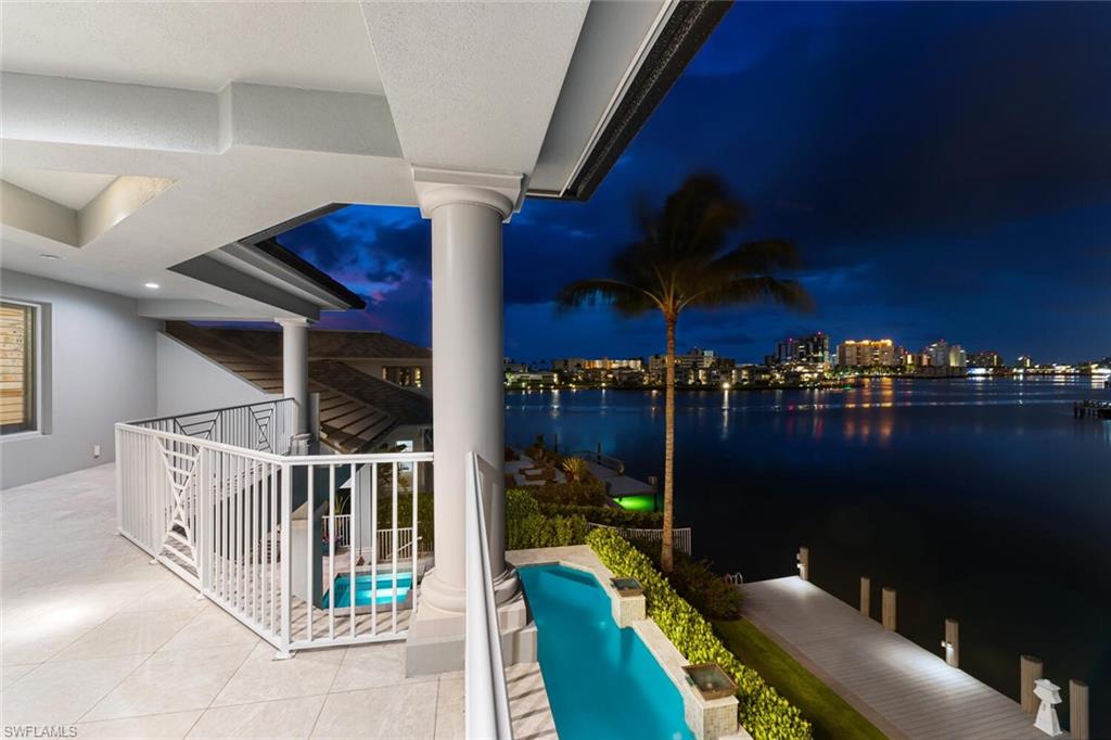 MOORINGS - Residential