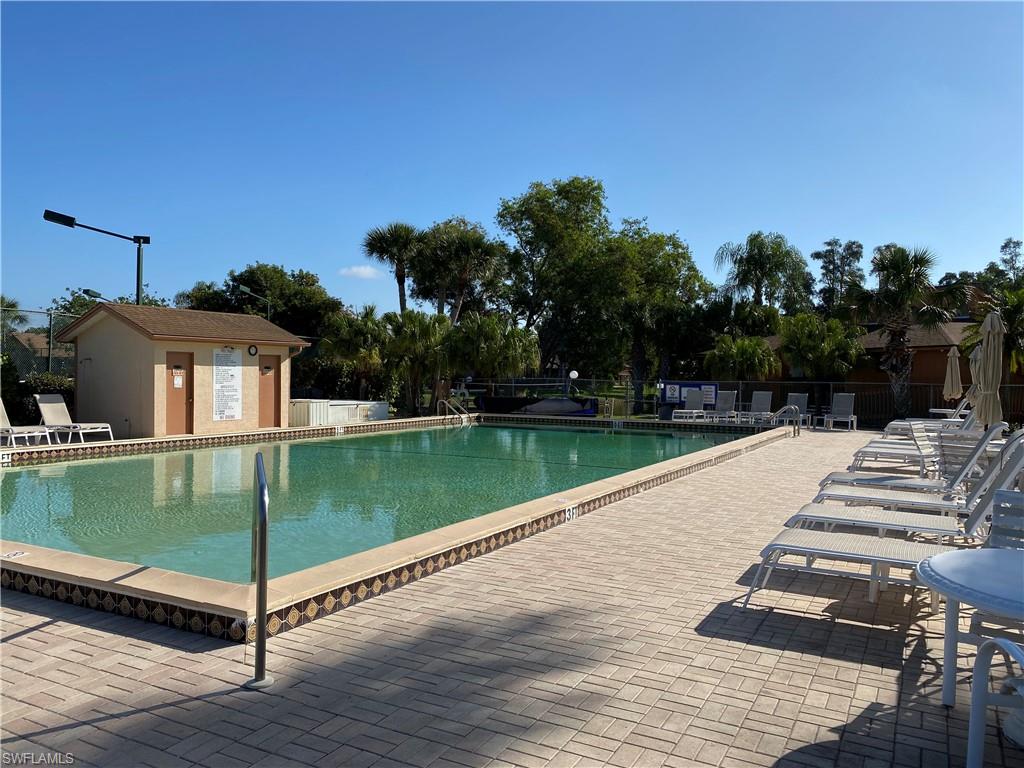 ROYAL WOODS - Residential
