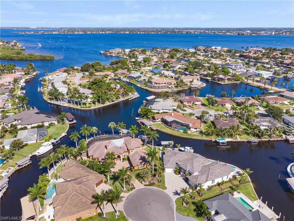 TOWN AND RIVER - Residential