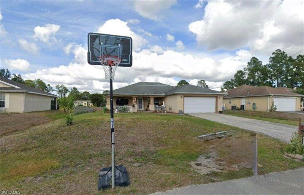 Price to sell! Come and make this home yours! Whether you’re investing or relocating. Ready to accommodate the next family!