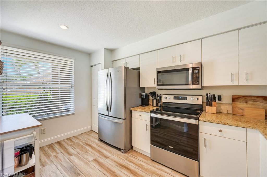 HUNTINGTON LAKES - Residential