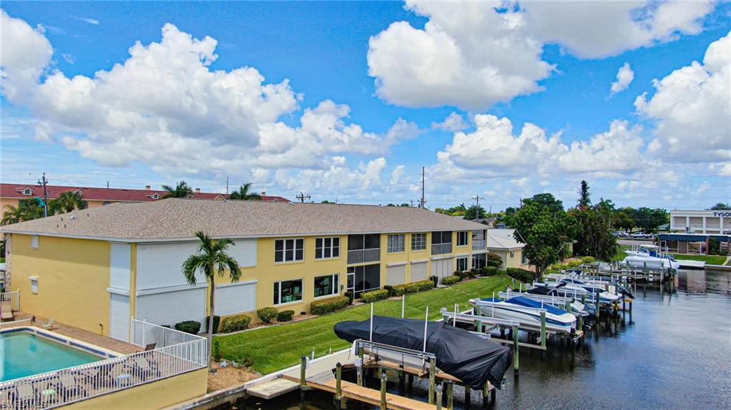 BEACH VILLA CONDO - Residential