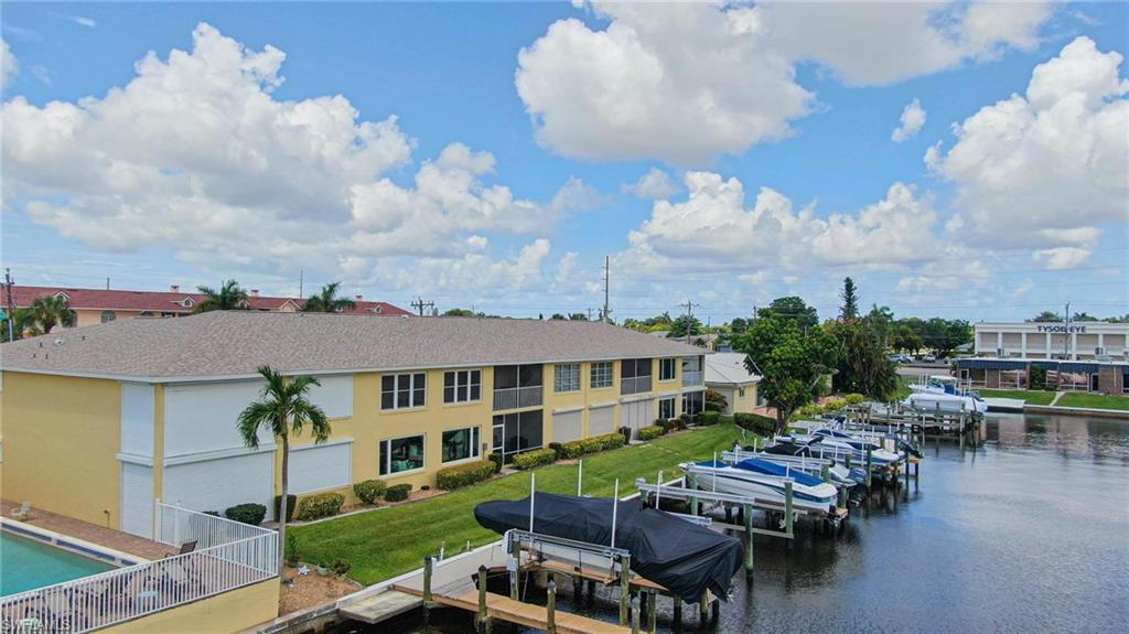 BEACH VILLA CONDO - Residential