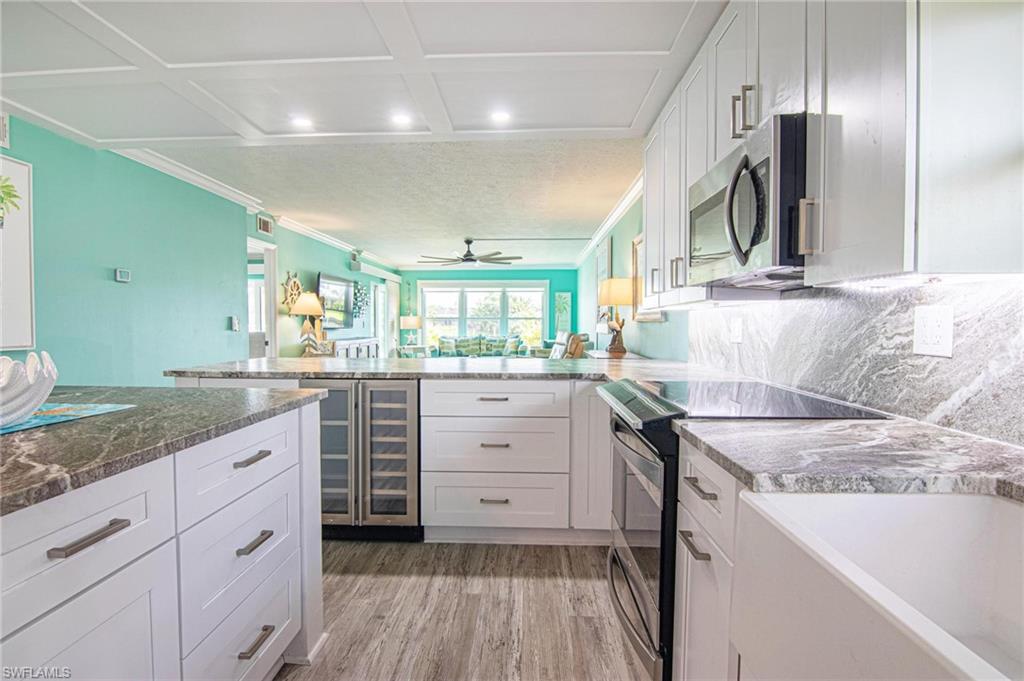 BEACH VILLA CONDO - Residential