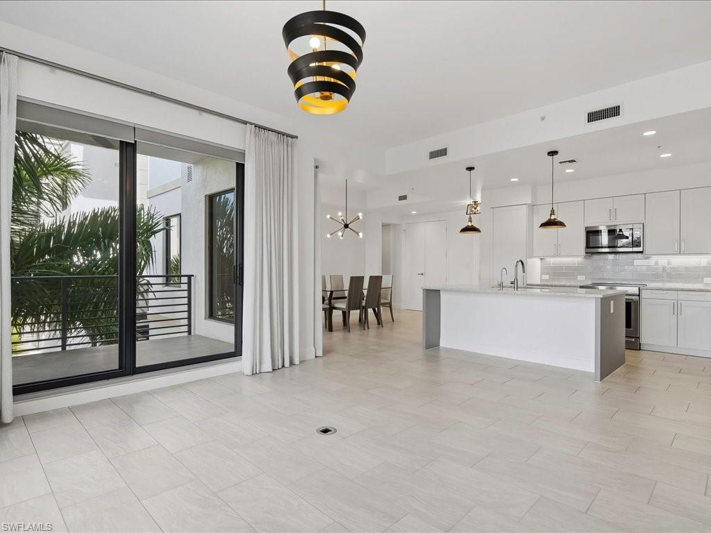 ELEVEN ELEVEN CENTRAL - Residential