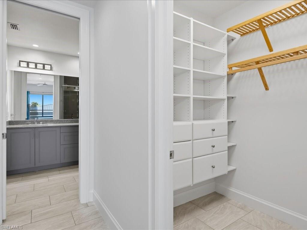 ELEVEN ELEVEN CENTRAL - Residential