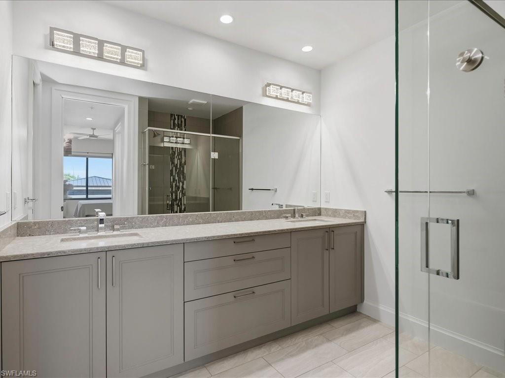 ELEVEN ELEVEN CENTRAL - Residential