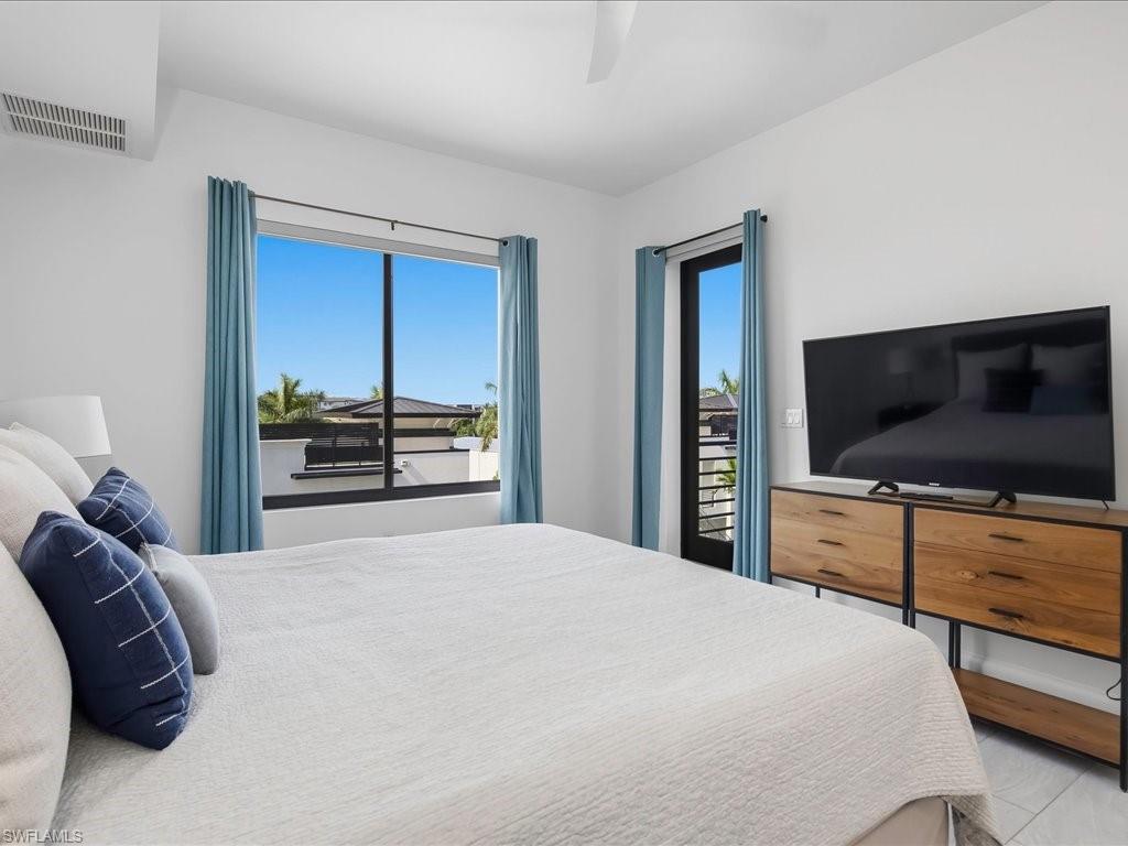 ELEVEN ELEVEN CENTRAL - Residential